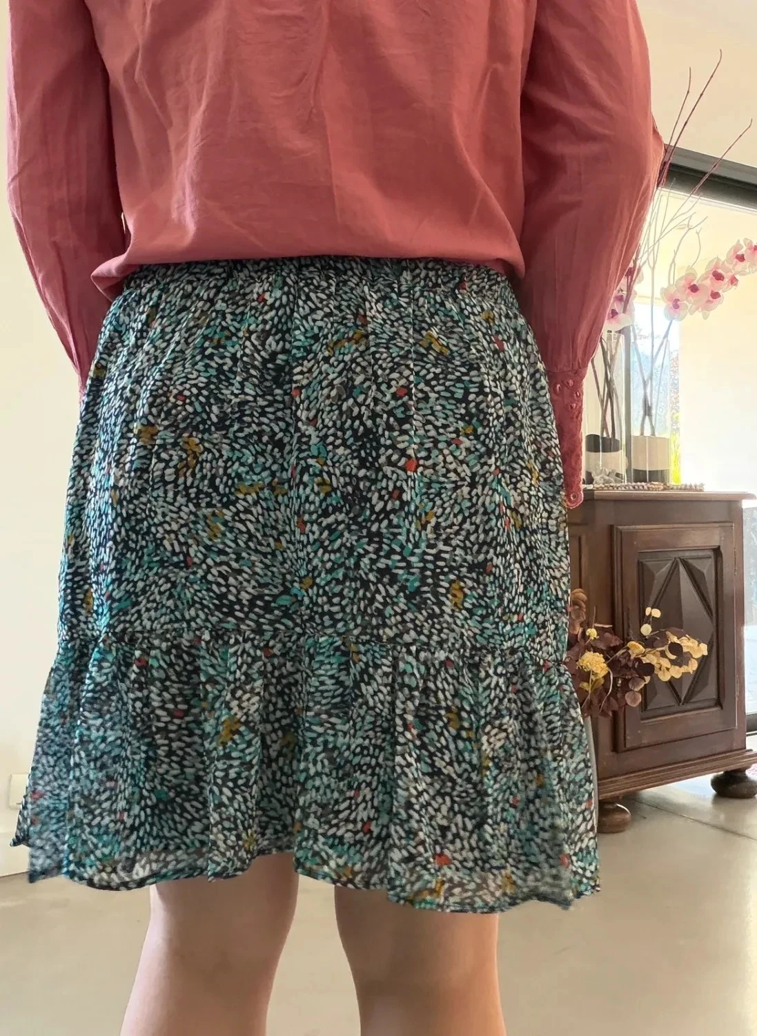 Falda Naf Naf T44 con volantes estampado azul verde con cinturón para atar – photo 3